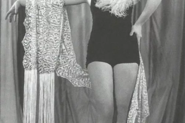 Nina Jirsíková v revui Don Juan a Comp., Osvobozené divadlo 1931. Zdroj: N. Jirsíková, Vzpomínky tanečnice. Nina Jirsíková v revui Don Juan a Comp., Osvobozené divadlo 1931. Zdroj: N. Jirsíková, Vzpomínky tanečnice.