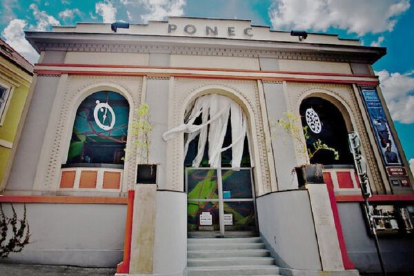 Divadlo Ponec. Zdroj: www.divadloponec.cz Divadlo Ponec. Zdroj: www.divadloponec.cz