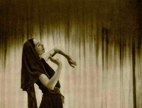 Laurette Hrdinová. Foto: M. Bernat. Zdroj: Tanečníce ve fotografii, sborník svazu TANEC - RYTMIKA - GYMNASTIKA, Praha, 1944