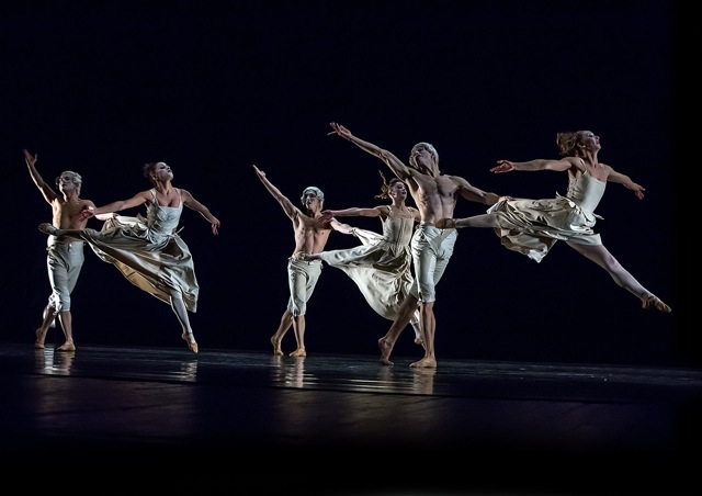 Šest tanců: Péter Rovó, Barbora Coufalová, Patrik Čermák, Cristina Porres Mormeneo, Zdeněk Mládek, Petronela Bogdan, Foto: Archiv JCD, Michal Siroň