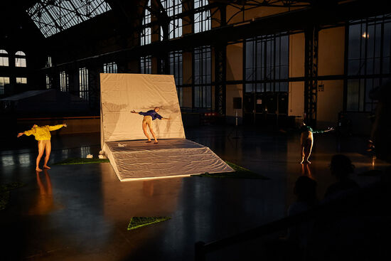 Treatment of Remembering (Sabina Bočková, Johana Pocková, Inga Zotova-Mikshina). Photo: Kamil Hauptmann.