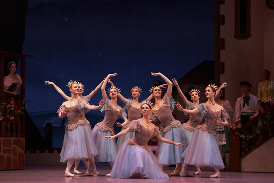 Coppélia (Královský balet). Foto: Bill Cooper/ROH.