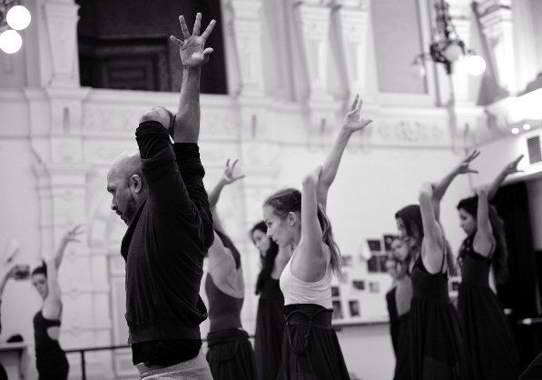 Akram Khan vytváří vlastní verzi Giselle pro Anglický národní balet