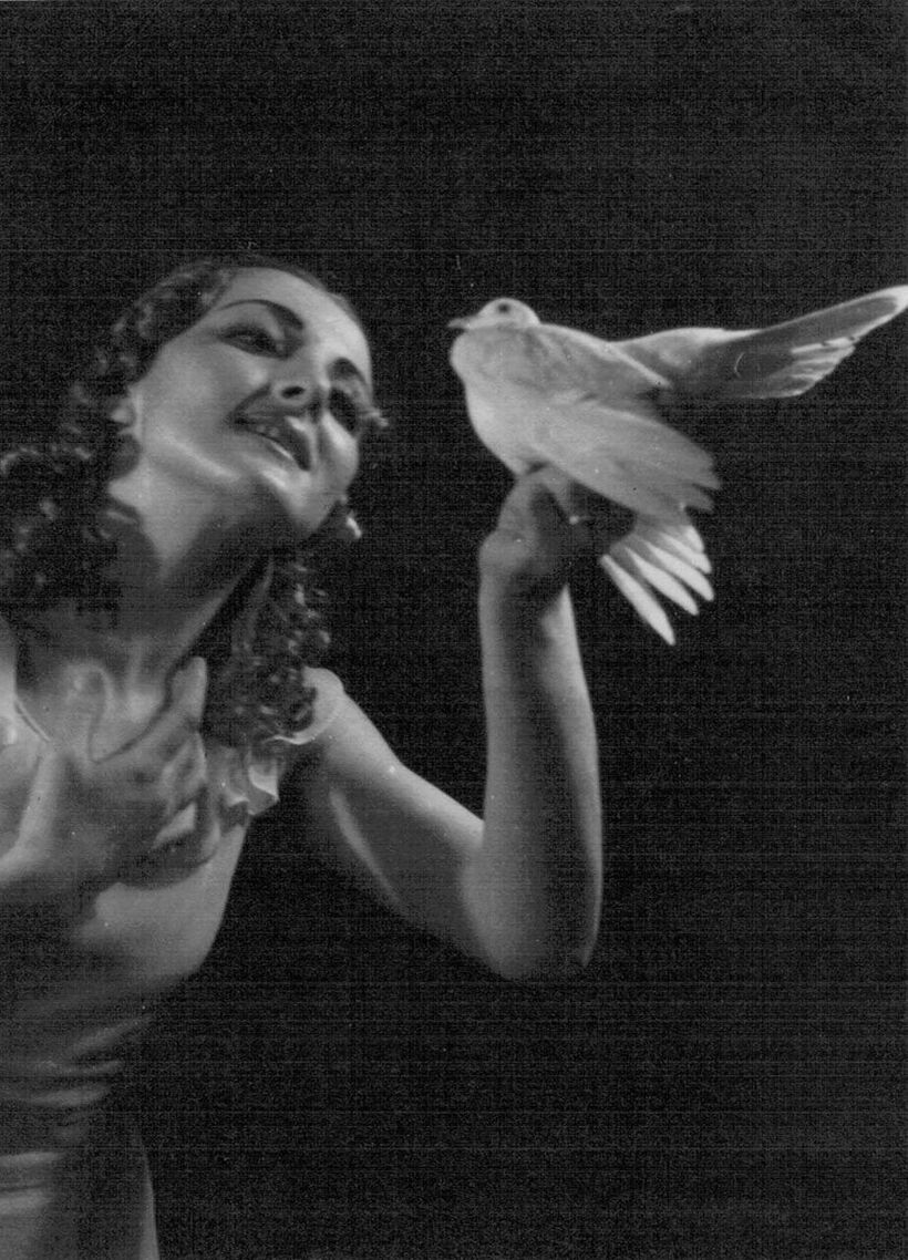 J. Jarošová v roli Marie v baletu Bachčisarajská fontána, choreografie a režie Josef Škoda, rok 1954.