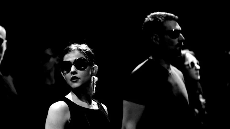 Dancing with changing parts: Rozkmitané častice zvuku a pohybu