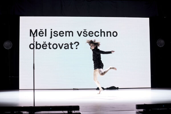 DVACETjedna. Miřenka Čechová. Foto: Vojta Brtnický. 