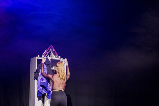 Ikonická jízda. Becka McFadden. Foto: Natálie Divincová. 