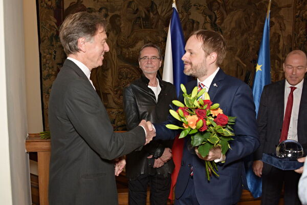 Jiří Kylián a Ivan Liška obdrželi od ministra zahraničí Cenu Gratias agit za šíření dobrého jména ČR 