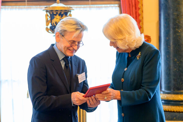 Michail Baryšnikov a královna manželka Camilla. Foto Royal Academy of Dance - David Tett.