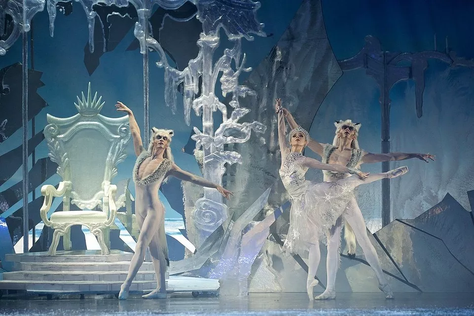 Sněhová královna (Michal Štípa, Alina Nanu, Mathieu Rouaux). Foto: Dasha Wharton.
