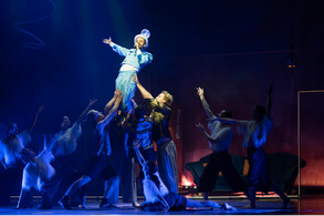 Armageddon Poslední derniéra, choreografie Tomáš Pražák. Losers Cirque Company. Foto: Mario Bakuš. 