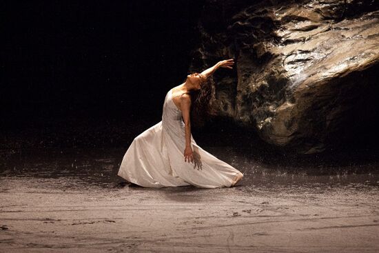 Vollmond. Ein Stueck von Pina Bausch. Foto: Yako One.