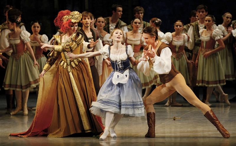 Daria Klimentová (Giselle). Foto: Martin Divíšek. Daria Klimentová (Giselle). Foto: Martin Divíšek.