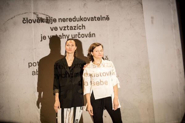Strachy (Miřenka Čechová, Alice Koubová). Foto: Vojtěch Brtnický.
