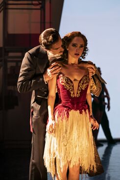 Červené střevíčky (Ashley Shaw, Adam Cooper). Foto: Johan Persson.
