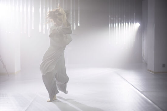 Smoke and Mirrors. Francesca Amy Amante a Filip Zubák. Foto: Vojta Brtnický. 