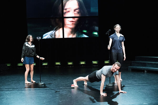 The Very Moment (Sahra Huby, Quindell Orton, Maxwell McCarthy, Taeyeon Kim, Robin Rohrmann). Foto: Gabriela Neeb. 