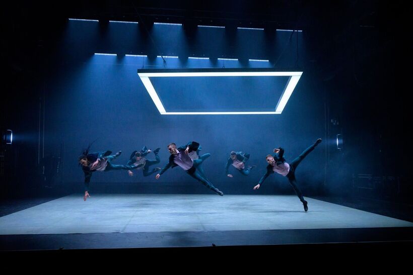 Deluxe - Bradley 4:18 (BalletBoyz). Foto: George Piper.