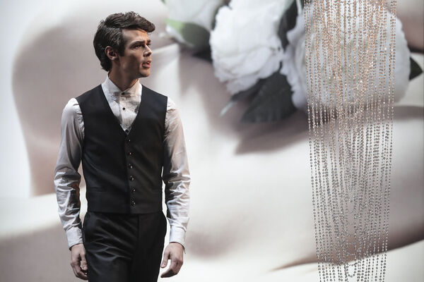 Arthur Abram. Dáma s kaméliemi. Foto: Ctibor Bachratý. 