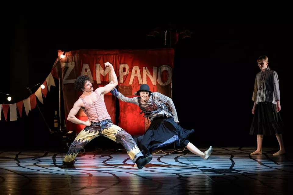 Pražský komorní balet. La Strada, choreografie Jiří Bubeníček. Foto: Sergei Gherciu.