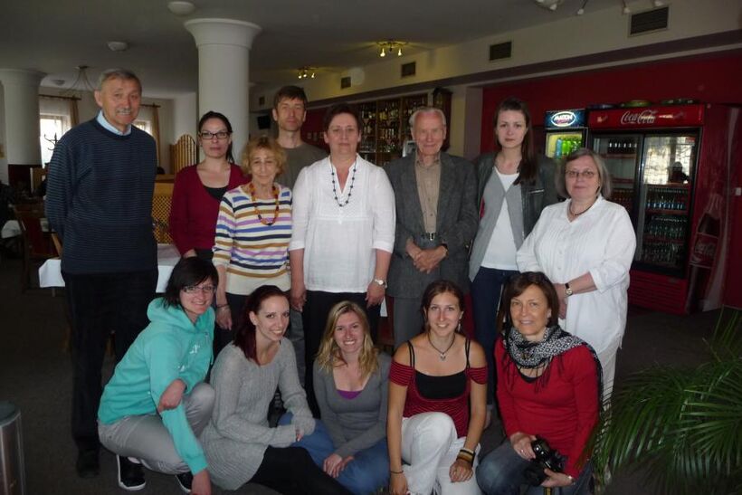 Etnochoreologická studijní skupina ve Vlčnově (2012).