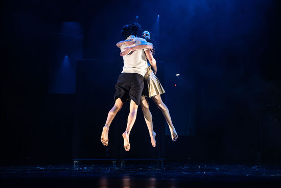 Cizinec. Losers Cirque Company. Foto: Pavel Hejny. 