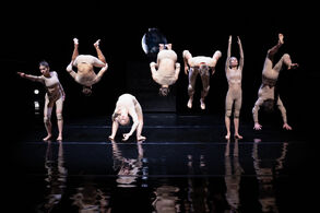 In Our Hands (Vanda Hejnová, Matyáš Ramba, Eliška Hulínská, Toman Equilibre, Matěj Srovnal, Cécile Da Costa, Jindřich Panský). Foto Adéla Vosičková.