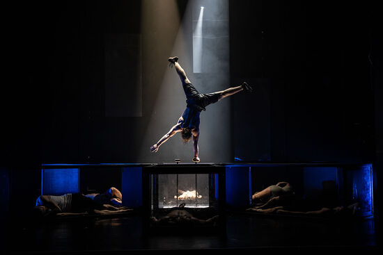 Cizinec. Losers Cirque Company. Foto: Pavel Hejny. 