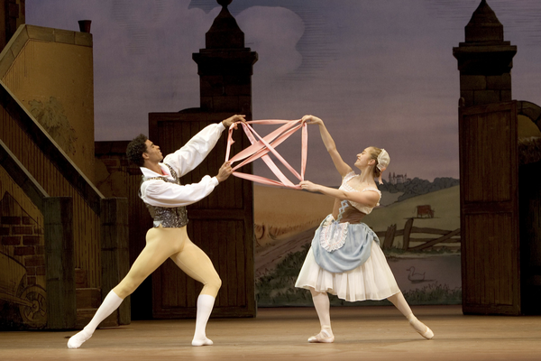 La fille mal gardée (Marianela Nuñez a Carlos Acosta). Foto Bill Cooper.