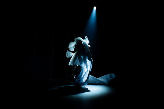 Rukojmí. Invisible IV. Adriana Štefaňáková. Foto: Romana Kovacs. 