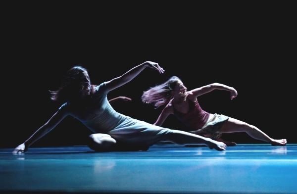 Taneční událostí sezóny má být švýcarský soubor Alias s hypnotickou choreografií Sideways Rain