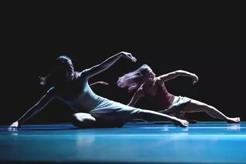 Taneční událostí sezóny má být švýcarský soubor Alias s hypnotickou choreografií Sideways Rain