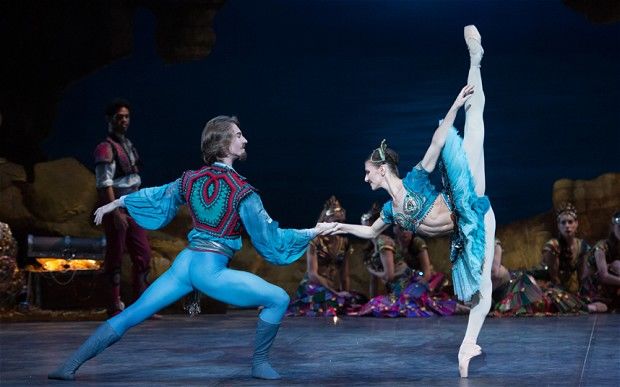 Korzár (Alina Cojocaru a Vadim Muntagirov) English National Ballet. Zdroj Wikimedia Commons.