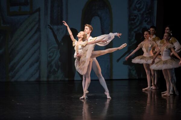 Coppelia (A. Novotná, M. Krčmář). Foto: Serghei Gherciu.