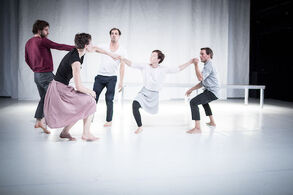 Chybění/Absent (Jaroslav Ondruš, Tereza Ondrová,Marek Menšík, Markéta Stránská, Jan Bárta). Foto: Vojta Brtnický.