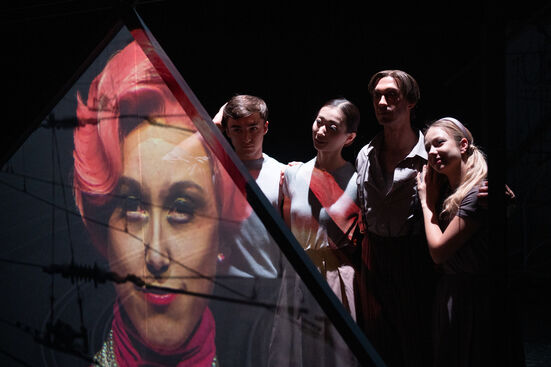 Návštěva staré dámy. Simone Carosso, Mami Mołoniewicz, Karel Audy, Victoria Roemer. Foto: Irena Štěrbová.