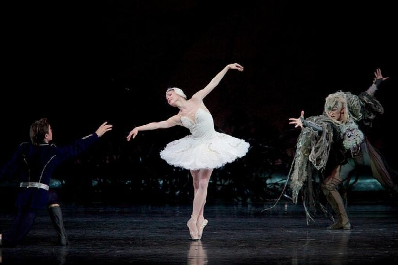 Natalia Osipova, Matthew Golding a Gary Avis. Foto: Alice Pennefather.