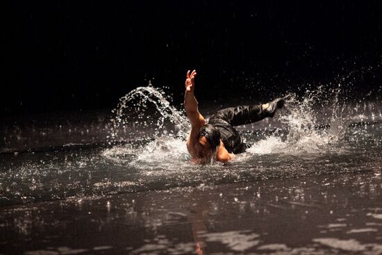 Vollmond. Ein Stueck von Pina Bausch. Foto: Yako One.