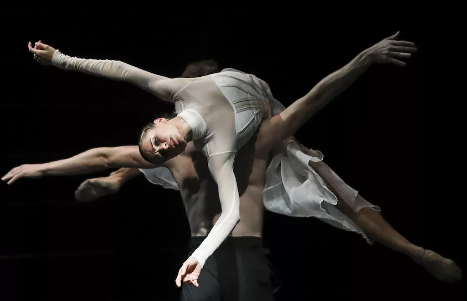 Chvění (Ivana Jeličová a Artur Abram). Foto: Ctibor Bachratý