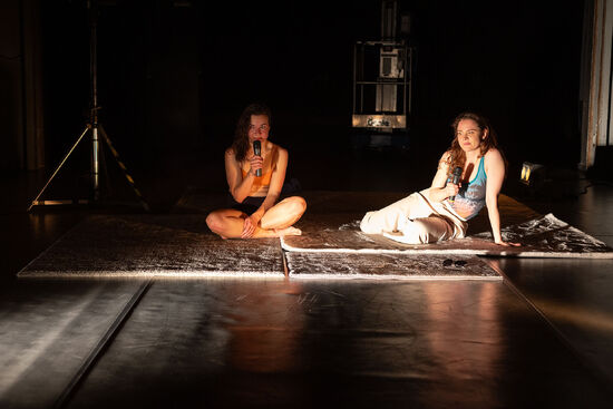 Dissplay. Jitka Sara Páníková a Tereza Lenerová. Foto: Adéla Vosičková.