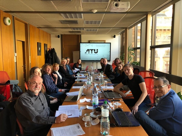 Účastníci konference (zleva): A. Schneider (TCP), A. Knollová (NDM), J. Pokorný (DJKT), M. Mikanová (DFXŠ), M. Štípa (MDOL), M. Rypan (ND), L. Svidró (PKB), I. Musilová (TKB), J. Slavický (TKP), L. Slavický (JDČB), L. Hayashi (TA), M. Kolda (Art4People), Z. Prokeš. Foto: P. Knolle (LM).