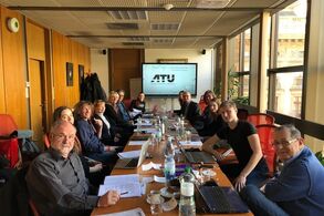 Účastníci konference (zleva): A. Schneider (TCP), A. Knollová (NDM), J. Pokorný (DJKT), M. Mikanová (DFXŠ), M. Štípa (MDOL), M. Rypan (ND), L. Svidró (PKB), I. Musilová (TKB), J. Slavický (TKP), L. Slavický (JDČB), L. Hayashi (TA), M. Kolda (Art4People), Z. Prokeš. Foto: P. Knolle (LM).