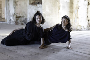 Nothing else, Mothers ( Antonie Formanová a Cécile Da Costa ). Foto Tomasz Augustyn.
