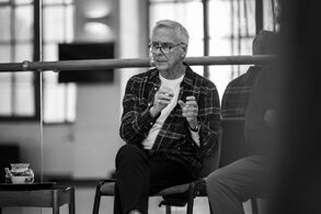 John Neumeier na zkoušce baletu Liliom. Foto Serghei Gherciu.