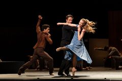 The Cellist (Lauren Cuthbertson, Marcellino Sambé, Matthew Ball). Foto: The Royal Ballet/ Bill Cooper.