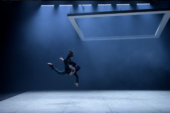 Deluxe - Bradley 4:18 (BalletBoyz). Foto: George Piper.