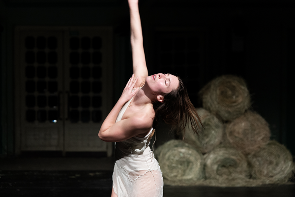 Rythm of the rolling hill, choreografie: Markéta Fagan. Foto: Michaela Škvrnáková.