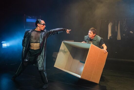 Next Place. Balet Jihočeského divadla: Valerio Testoni, Béla Kéri Nagy. Foto: Petr Zikmund. 