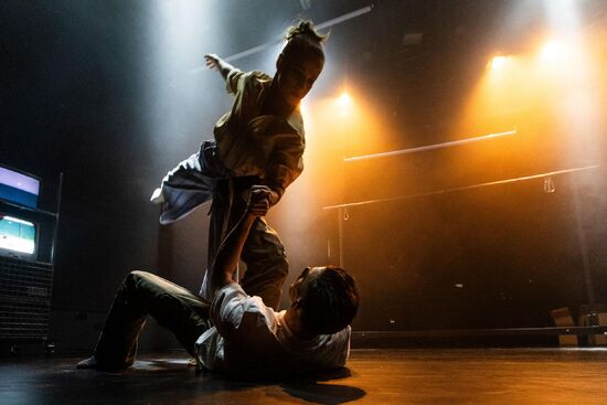 Next Place. Balet Jihočeského divadla: Barbora Coufalová, Paolo Terranova. Foto: Petr Zikmund.