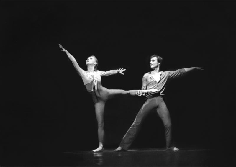 Angara - Simona Cendelínová (Valentina), Miroslav Hajn (Sergej). Foto O. Pernica.